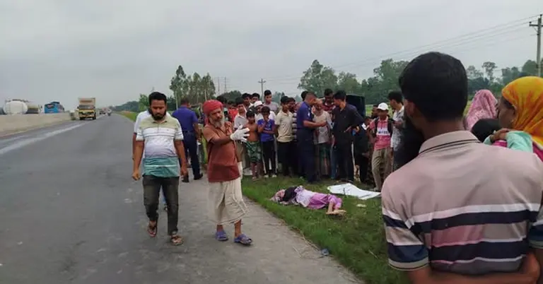 সিরাজগঞ্জে মহাসড়কের পাশে মরদেহ